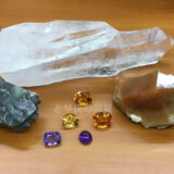 水晶グループに属する様々な石の写真